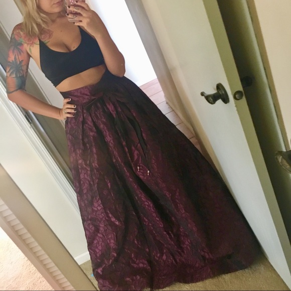 Neiman Marcus Dresses & Skirts - Neiman Marcus Full maxi skirt